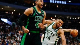 末节16分！霍弗德聊发少年狂 隔扣字母哥改变局势