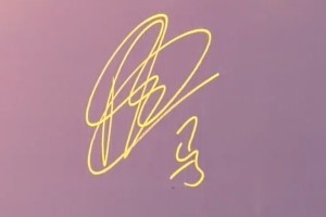 星空体育官网-国安德籍经理马永明出席中国金球奖颁奖仪式，并在签名墙书写马字