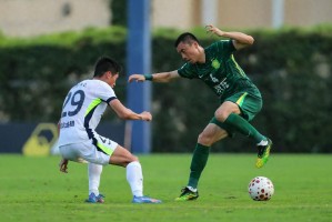 星空体育下载-李磊伤了国安新援首秀改位置成功，蒙哥推翻无效控球 激活张玉宁