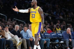 星空体育官网-湖人115-107逆转掘金 球员评价：3人满分，3人及格，4人低迷